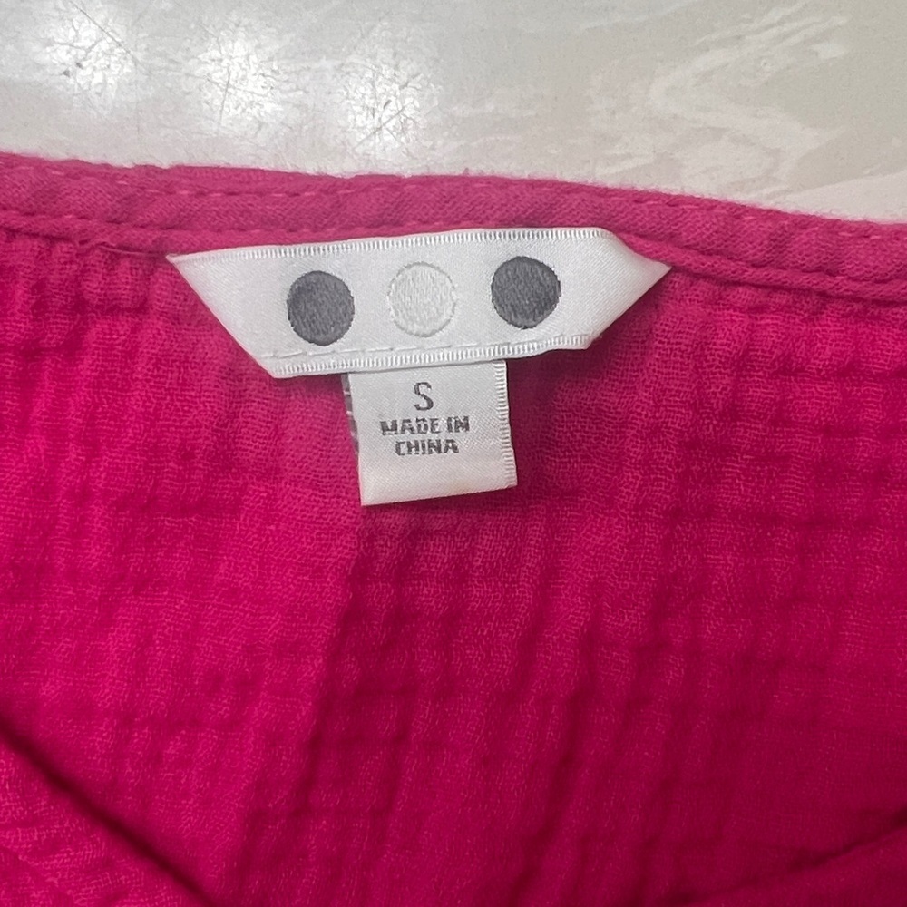 Three Dots, Fuchsia V-Neck Short Sleeve Top, Double Gauze, 100% Cotton, Small - Picture 5 of 9